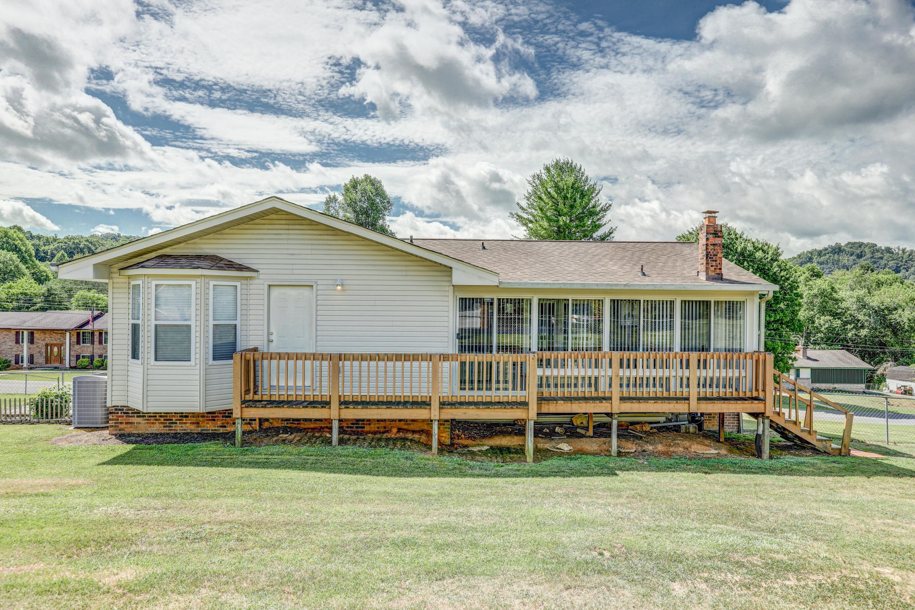 116 Ridgemont Street Bristol, TN 37620 - Photo 10 of 43 B42A6413_4_5_6_7