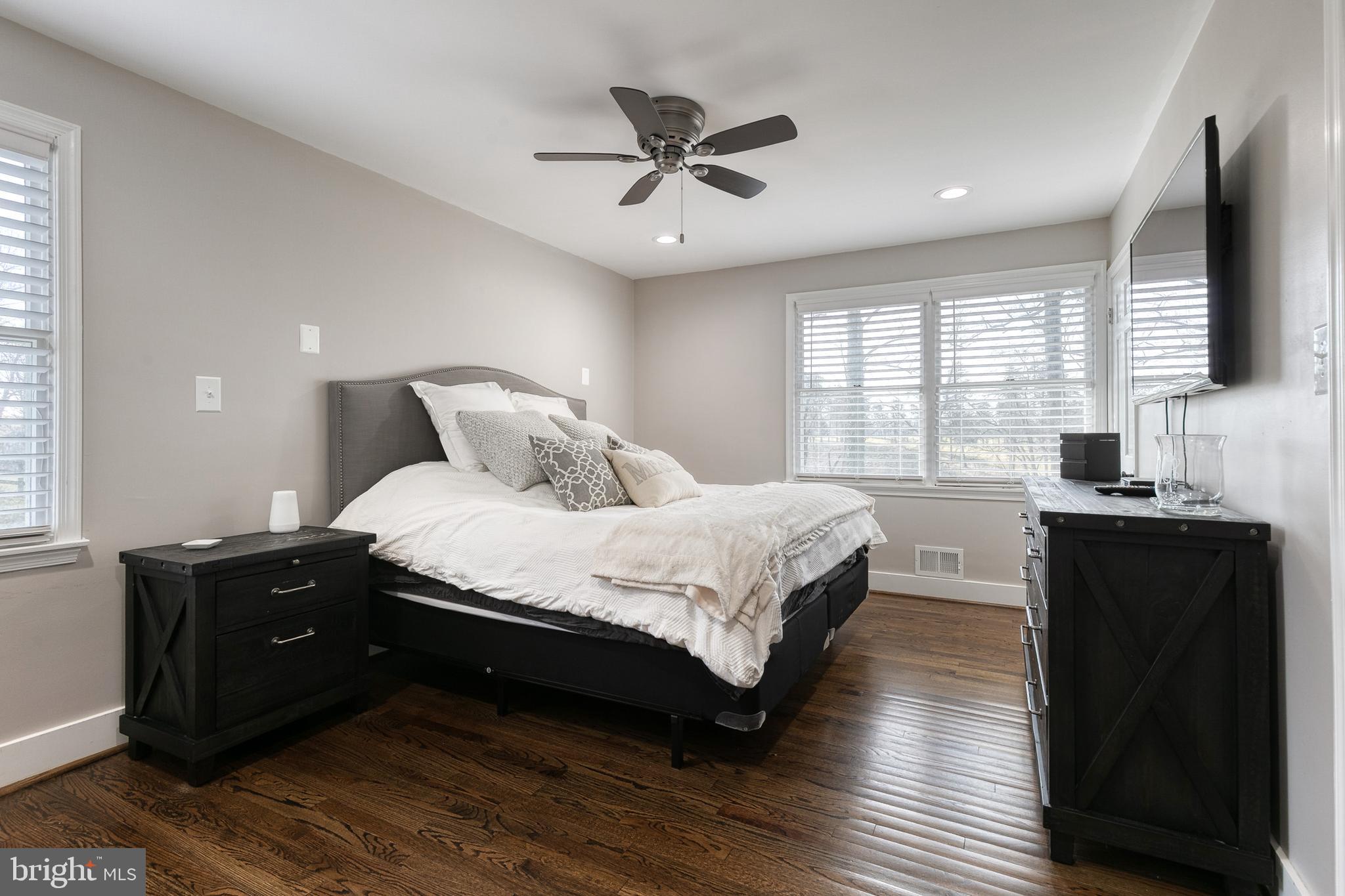 709 Chapel Ridge Road Lutherville-Timonium, MD 21093 - Photo 21 of 44 Primary suite with walk-in closet and full bath