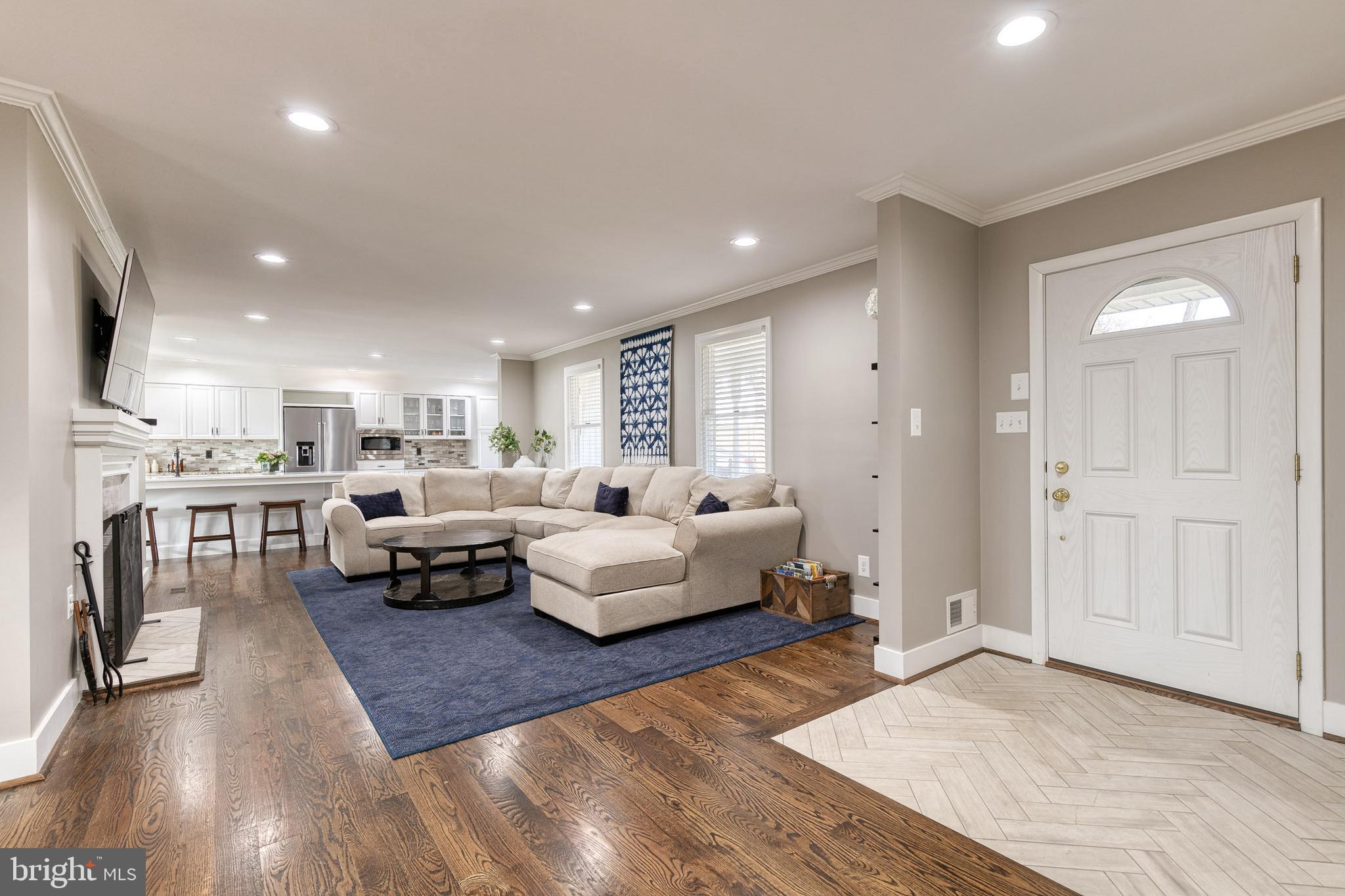 709 Chapel Ridge Road Lutherville-Timonium, MD 21093 - Photo 3 of 44 Warm and welcoming entrance