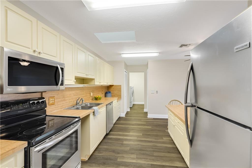605 Timber Ridge Trail Southwest, Unit 101 Vero Beach, FL 32962 - Photo 14 of 26 Gallery Image 14