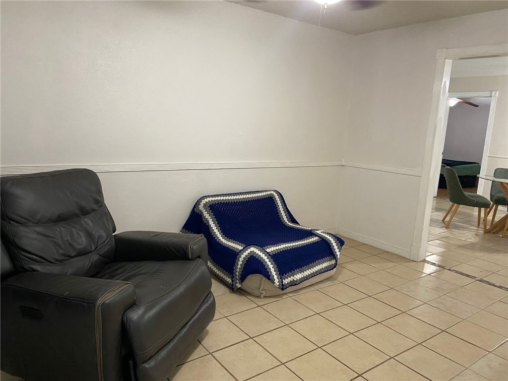 2102 Suarez Street Alice, TX 78332 - Photo 3 of 11 a living room with furniture