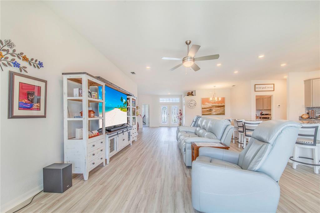 1096 Sandpiper Loop Winter Haven, FL 33881 - Photo 5 of 44