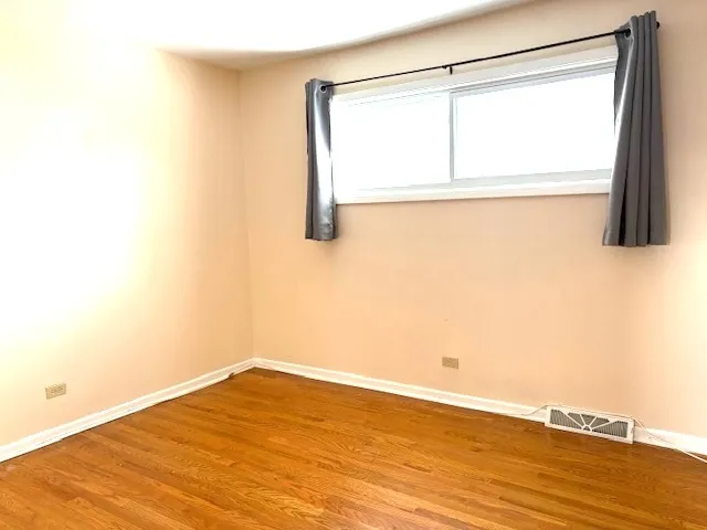 $2,500 | 811 Hibbard Road, Unit B, Wilmette, IL 60091