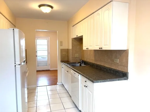 $2,500 | 811 Hibbard Road, Unit B, Wilmette, IL 60091