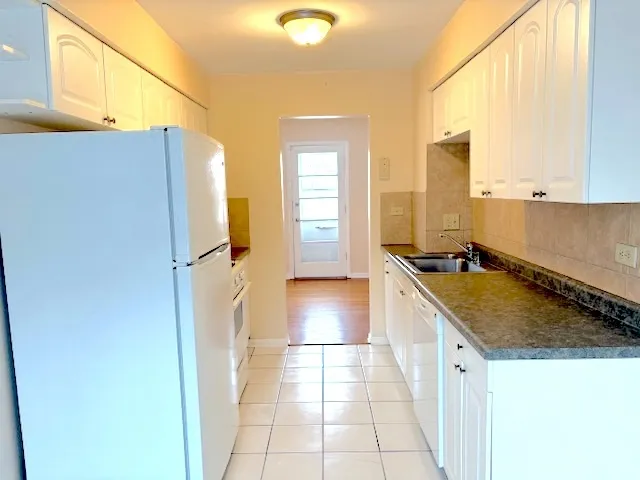 $2,500 | 811 Hibbard Road, Unit B, Wilmette, IL 60091