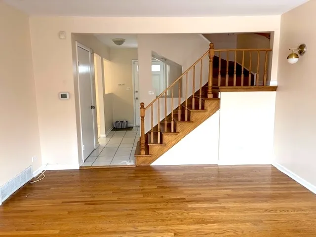 $2,500 | 811 Hibbard Road, Unit B, Wilmette, IL 60091