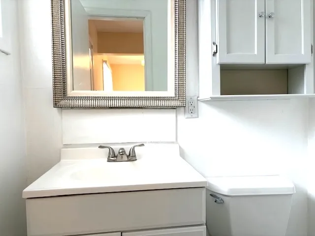 $2,500 | 811 Hibbard Road, Unit B, Wilmette, IL 60091