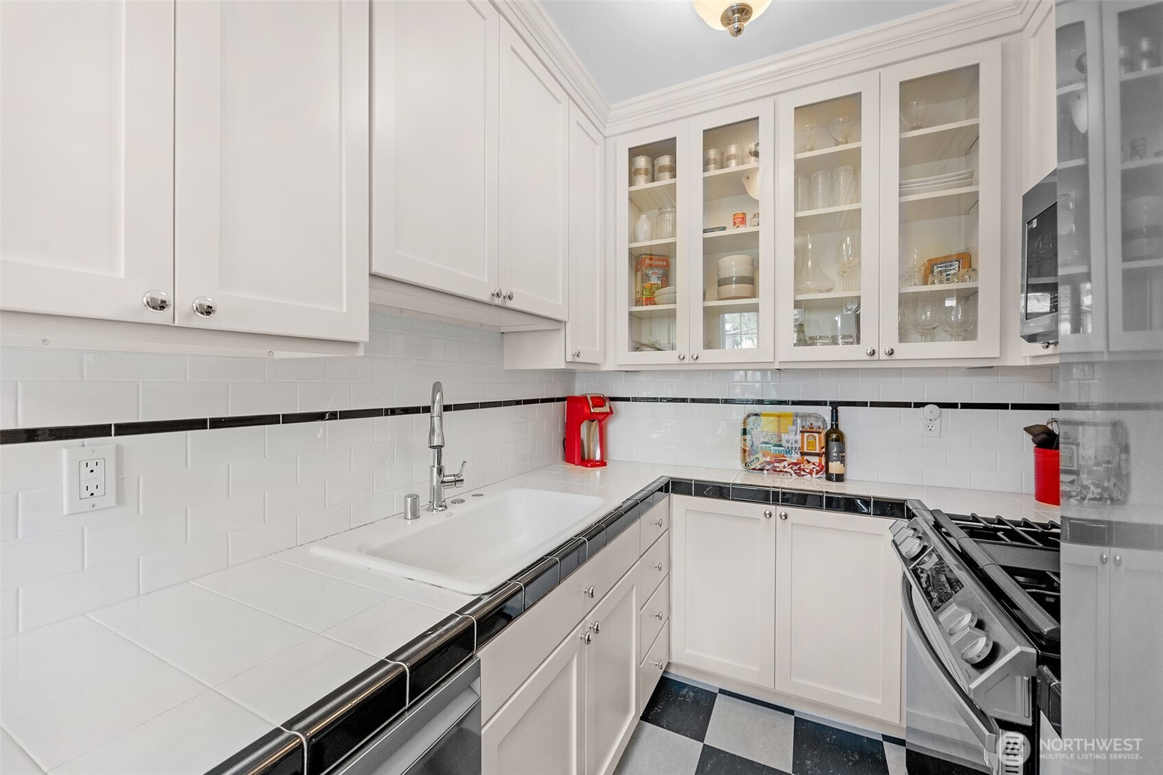 405 Prospect Street, Unit 102 Seattle, WA 98109 - Photo 7 of 40