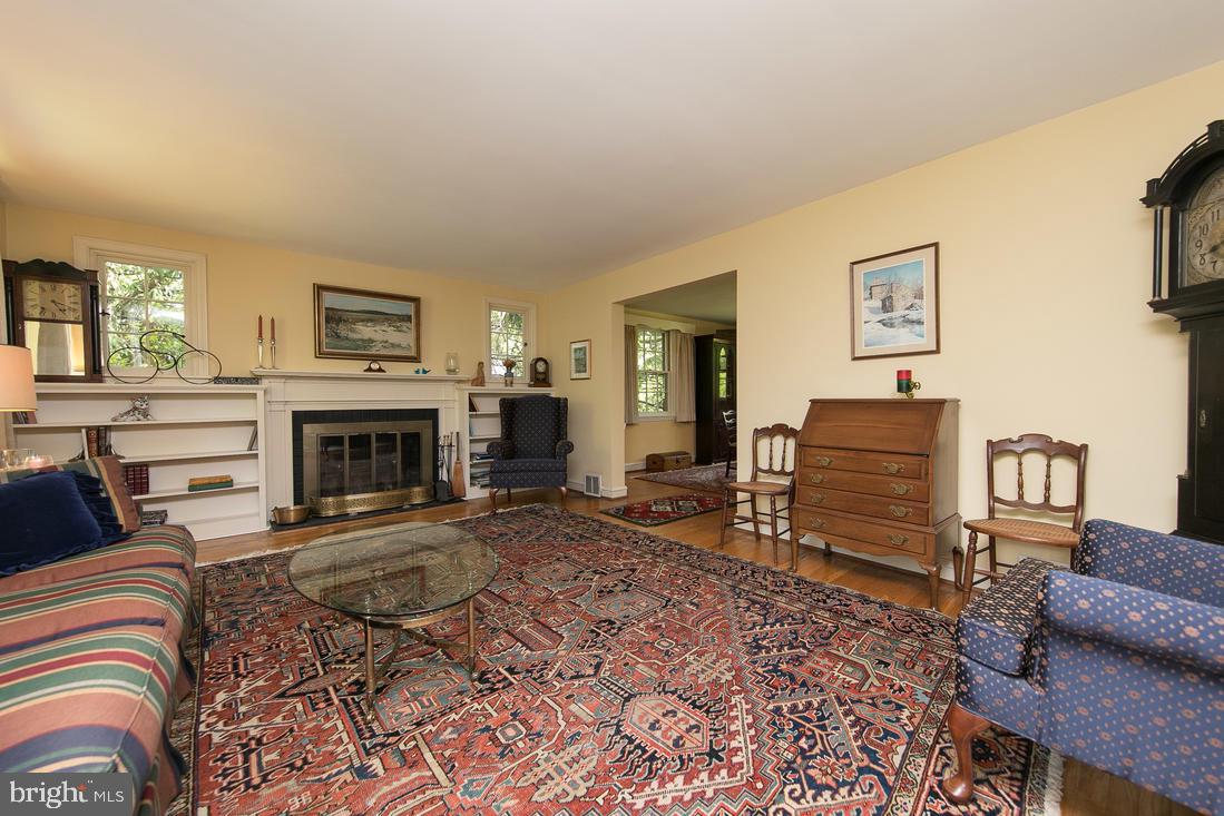 902 Longfield Road Glenside, PA 19038 - Photo 4 of 26 Gallery Image 4