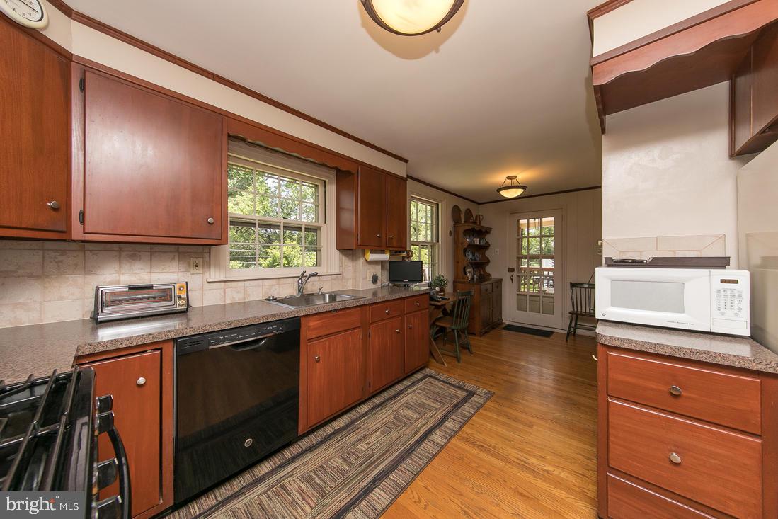 902 Longfield Road Glenside, PA 19038 - Photo 7 of 26 Gallery Image 7