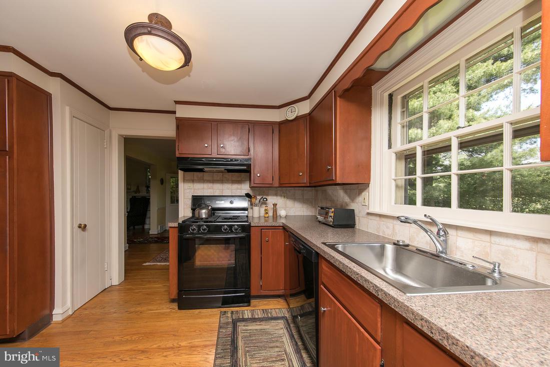 902 Longfield Road Glenside, PA 19038 - Photo 8 of 26 Gallery Image 8