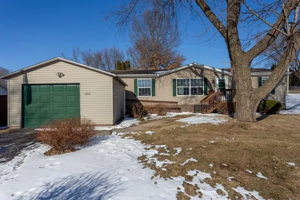 $164,900 | 108 Smoke Signal Lane, East Dubuque, IL 61025