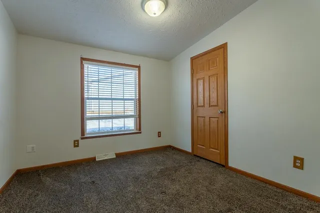 $169,000 | 108 Smoke Signal Lane, East Dubuque, IL 61025