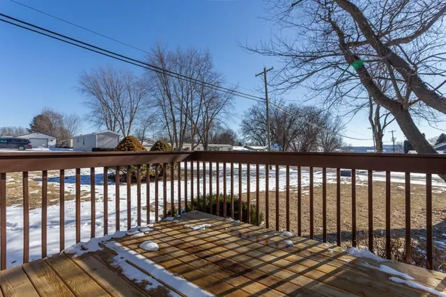 $169,000 | 108 Smoke Signal Lane, East Dubuque, IL 61025