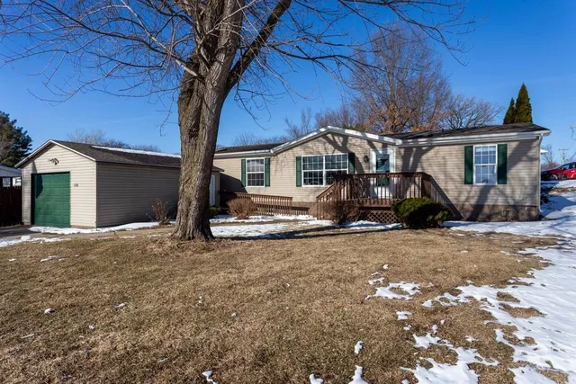 $169,000 | 108 Smoke Signal Lane, East Dubuque, IL 61025