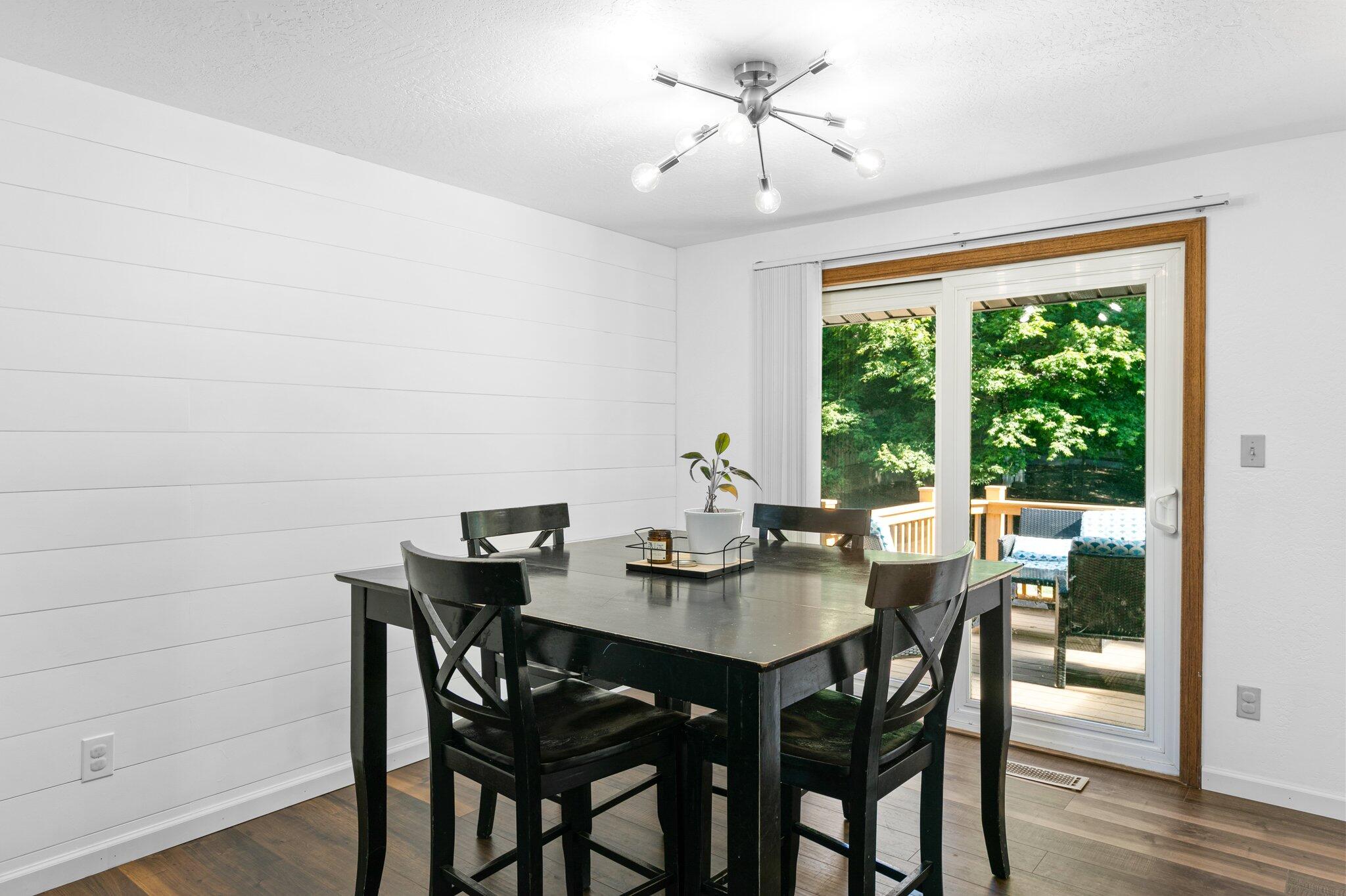 1534 Ridge Way Medford, OR 97504 - Photo 8 of 31 8