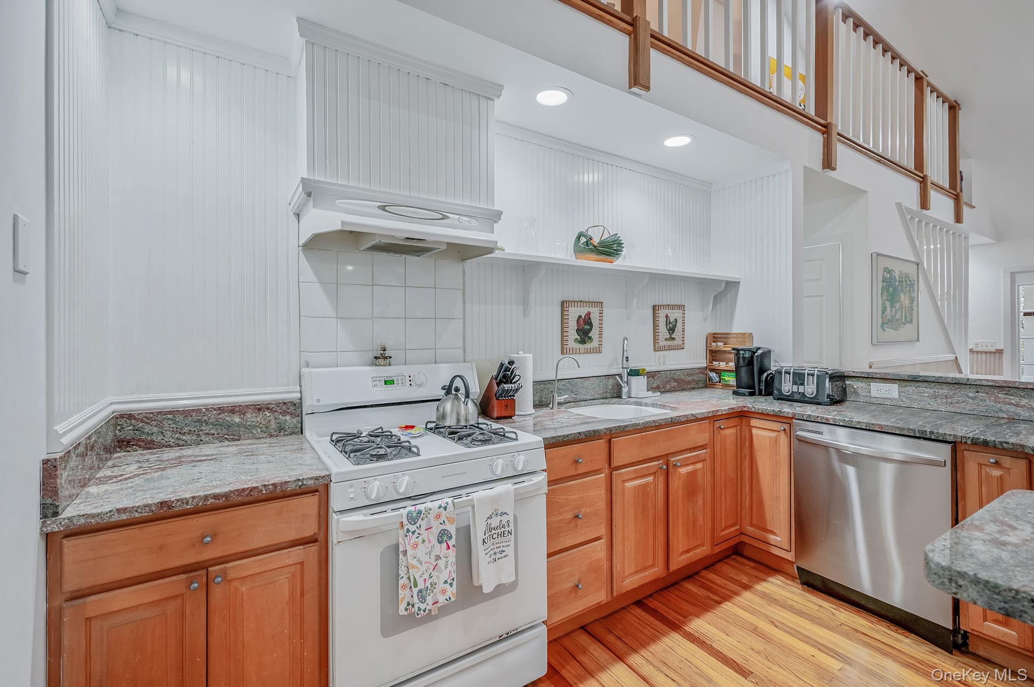 128 Springy Banks Road East Hampton, NY 11937 - Photo 12 of 39 Gallery Image 12