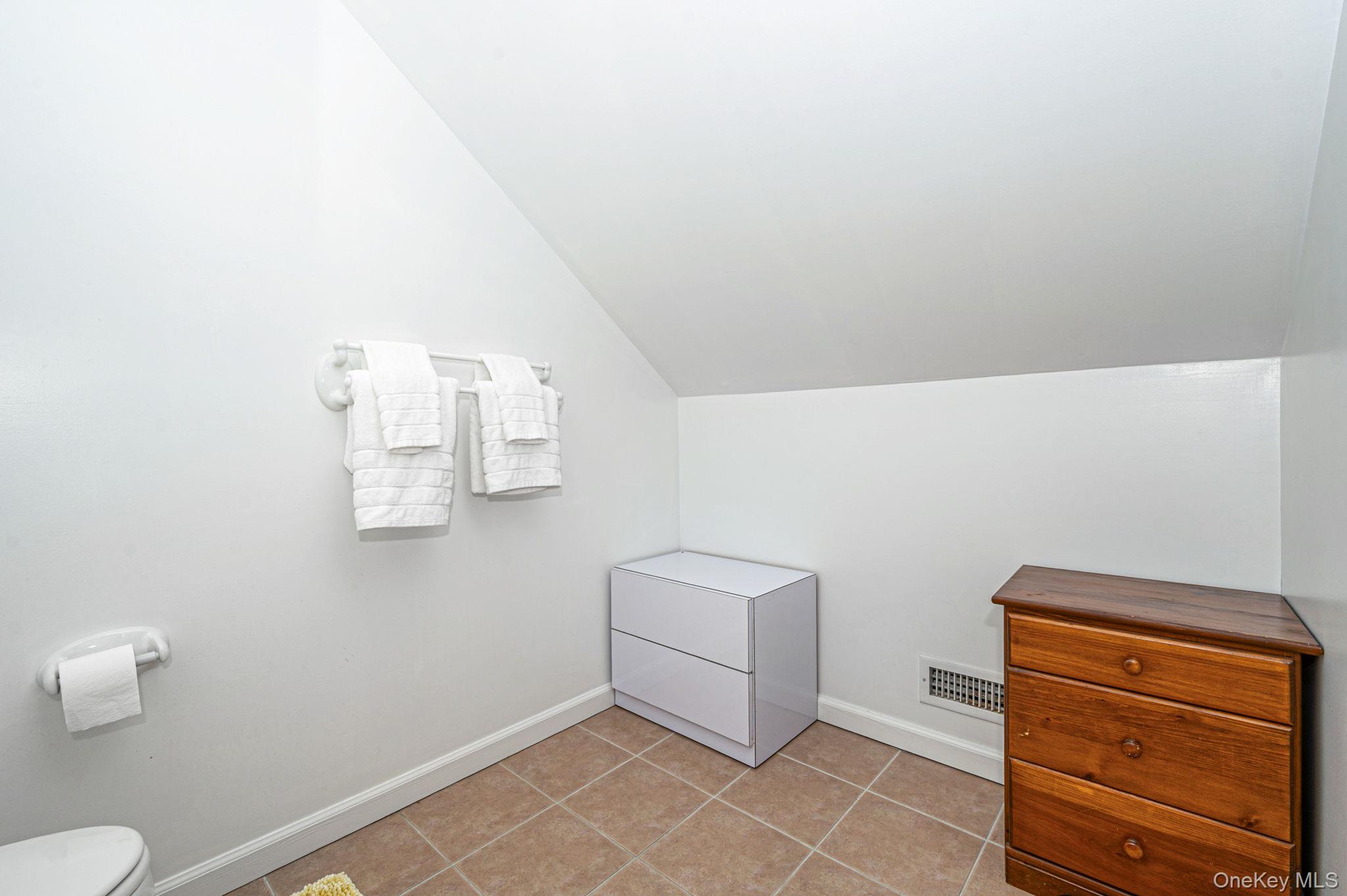 128 Springy Banks Road East Hampton, NY 11937 - Photo 27 of 39 Gallery Image 27