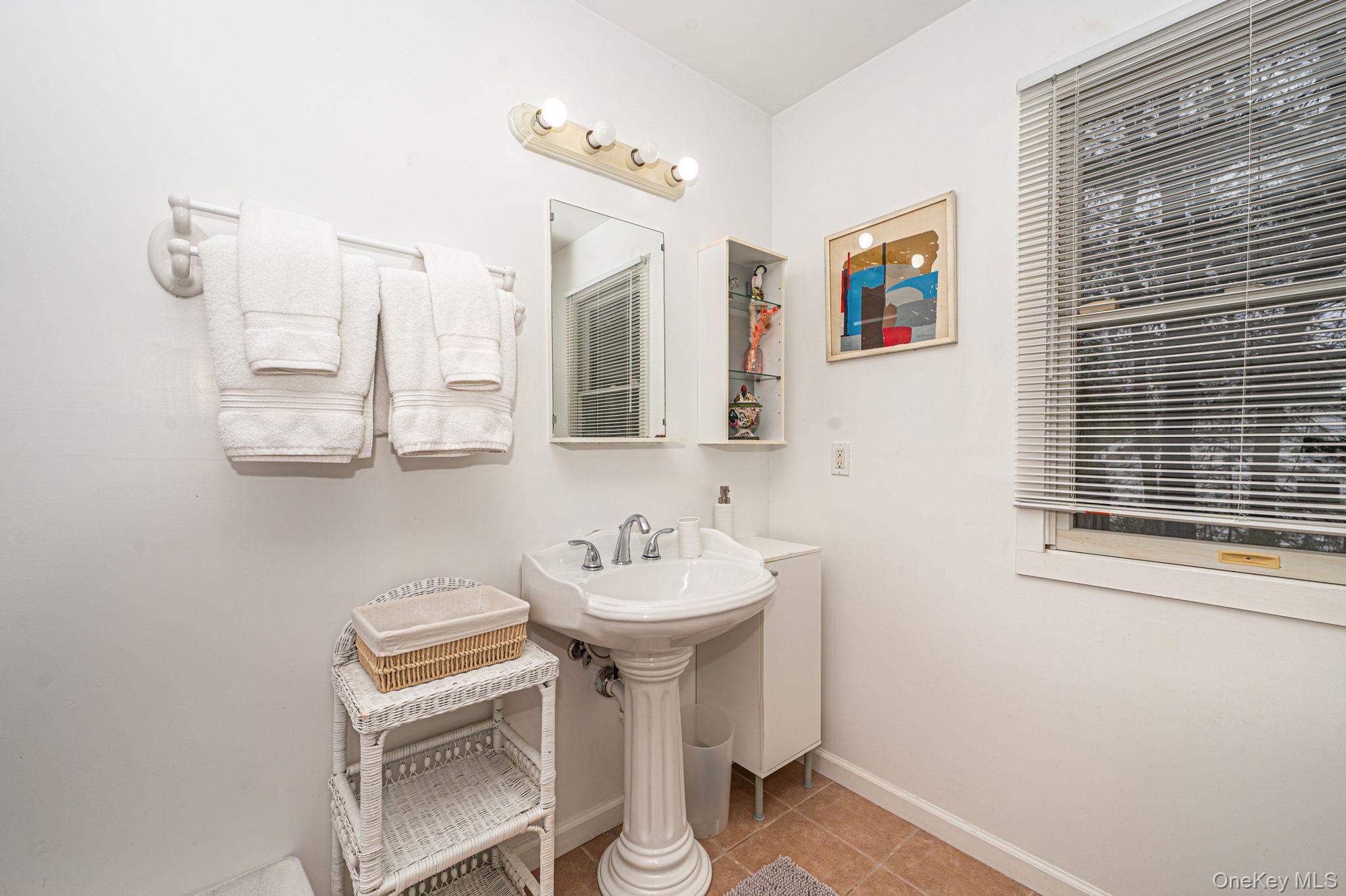 128 Springy Banks Road East Hampton, NY 11937 - Photo 30 of 39 Gallery Image 30