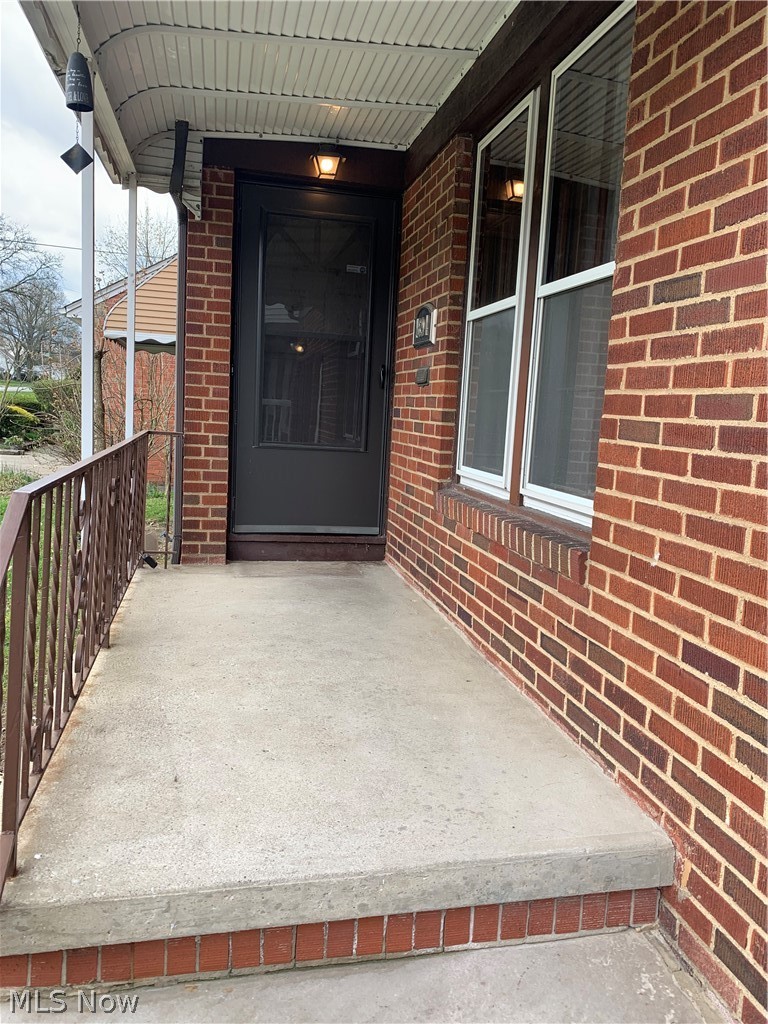 1694 South Green Road Cleveland, OH 44121 - Photo 3 of 19
