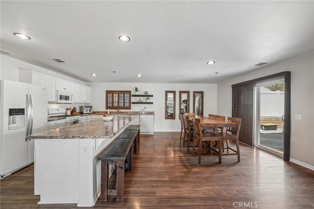 7572 Blue Oak Road Riverside, CA 92507 - Photo 16 of 48