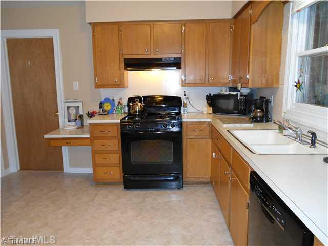 1106 Robinhood Road High Point, NC 27262 - Photo 5 of 12 Kitchen.