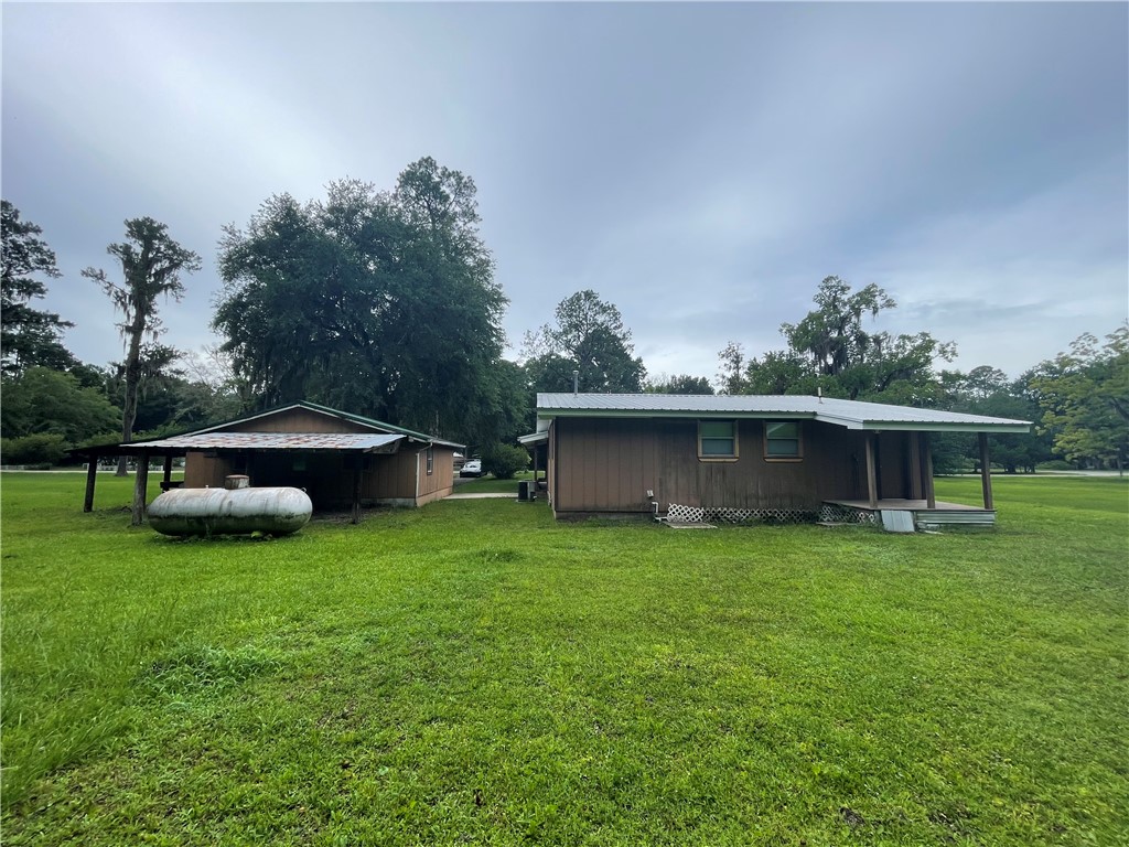 45013 Bismark Road Callahan, FL 32011 - Photo 18 of 26 a backyard of a house with table and chairs