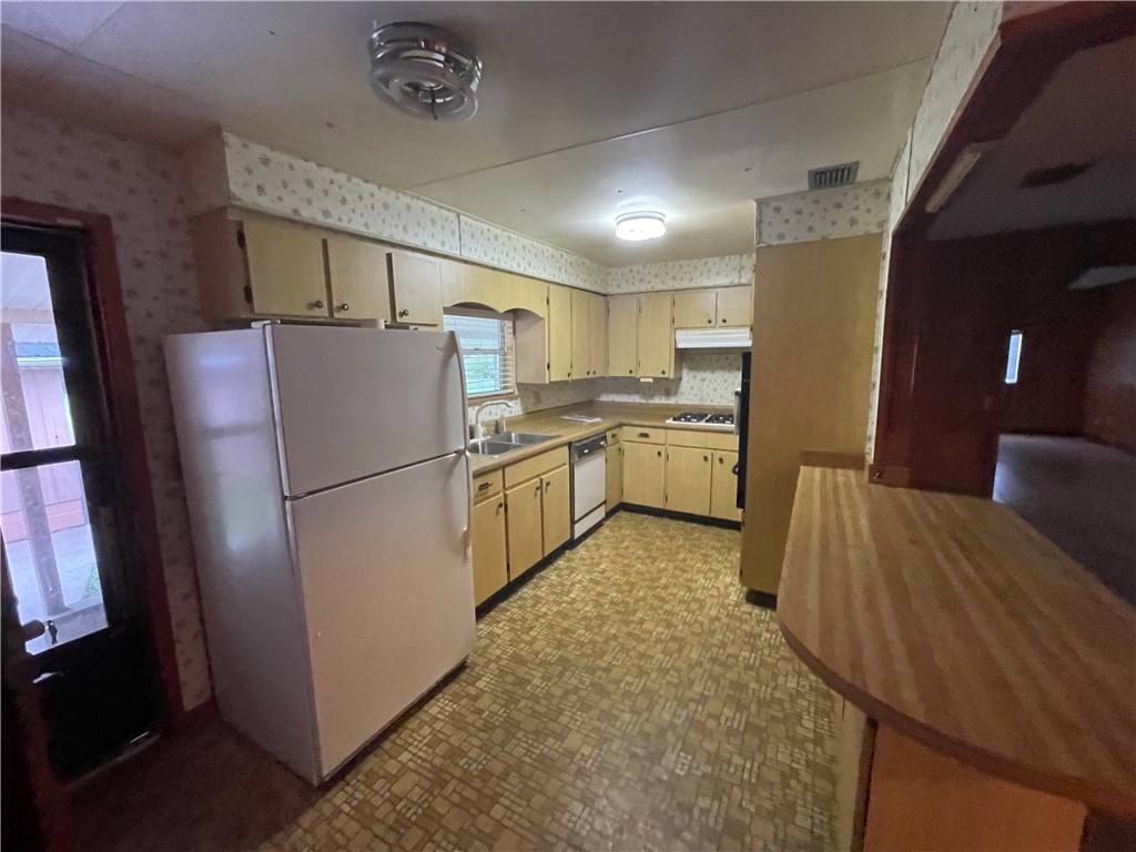 45013 Bismark Road Callahan, FL 32011 - Photo 21 of 26 a kitchen with stainless steel appliances granite countertop a refrigerator a stove a sink dishwasher and a refrigerator