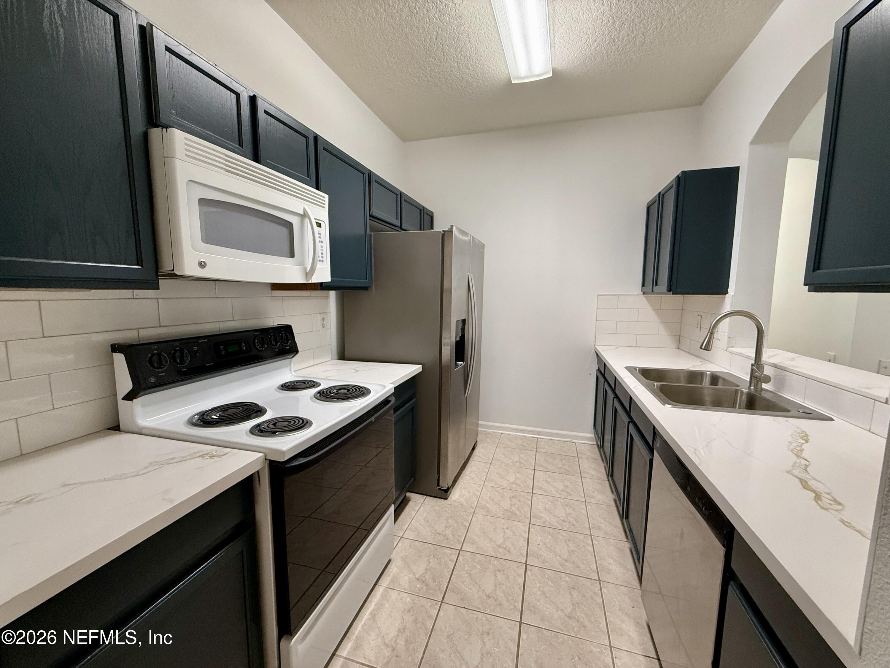 10550 Baymeadows Road, Unit 814 Jacksonville, FL 32256 - Photo 2 of 27 IMG_1541