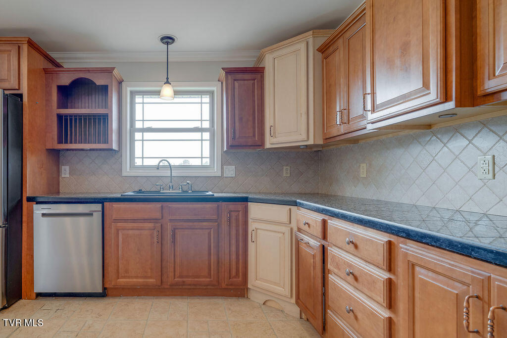 229 Ridgecrest Road Jonesborough, TN 37659 - Photo 11 of 61 011