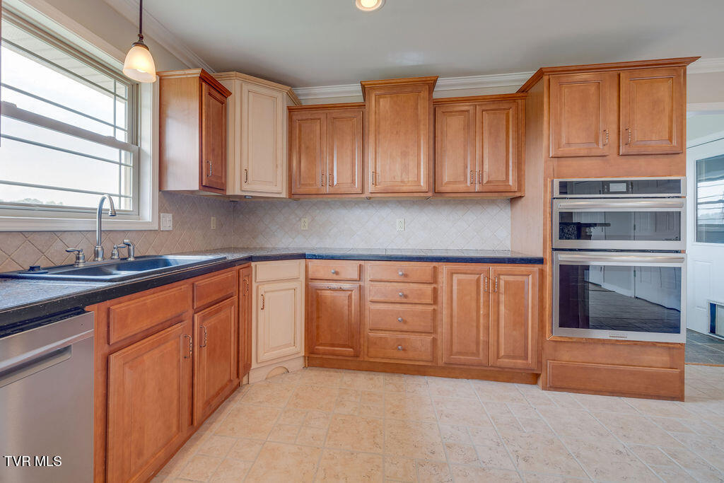 229 Ridgecrest Road Jonesborough, TN 37659 - Photo 12 of 61 012