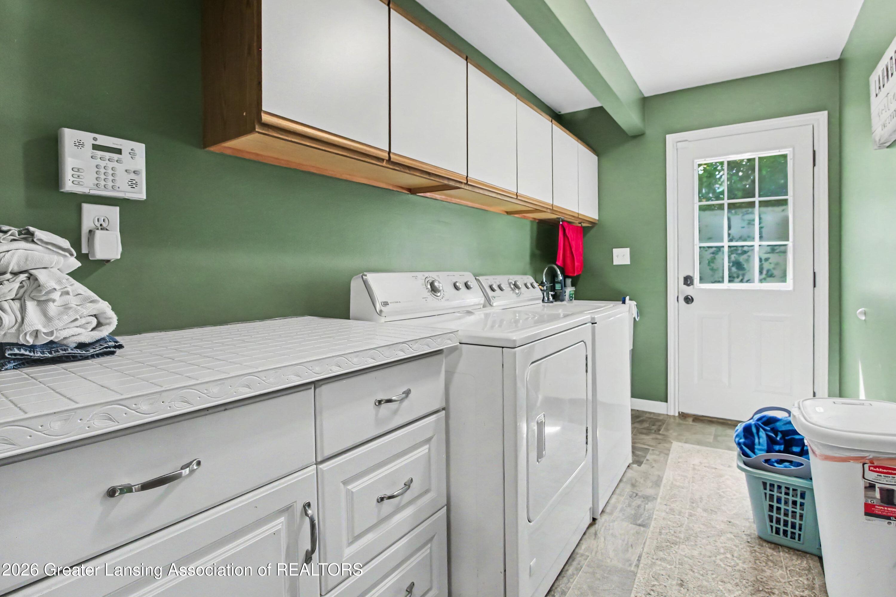 5589 North Territorial Road Ann Arbor, MI 48105 - Photo 16 of 29 Laundry