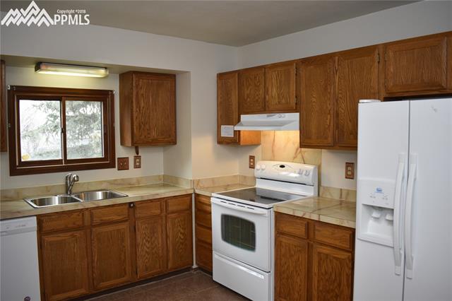 4875 Chaparral Road Colorado Springs, CO 80917 - Photo 5 of 18