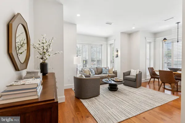 $5,600 | 1641 R Street Northwest, Unit 401, Washington, DC 20009