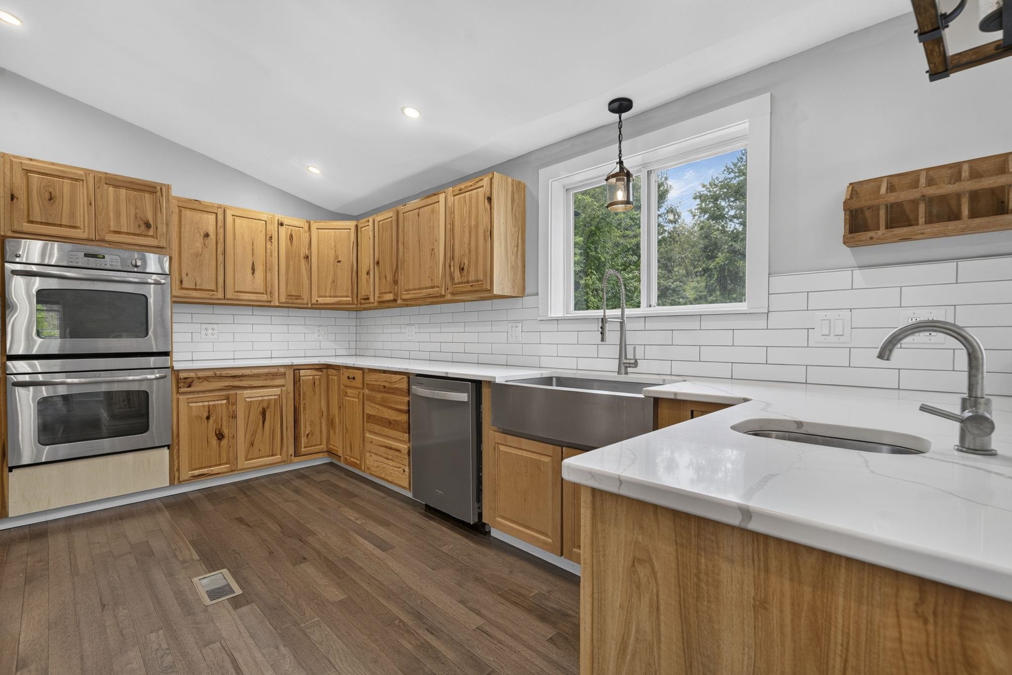 33 Border Street Amherst, NH 03031 - Photo 8 of 49