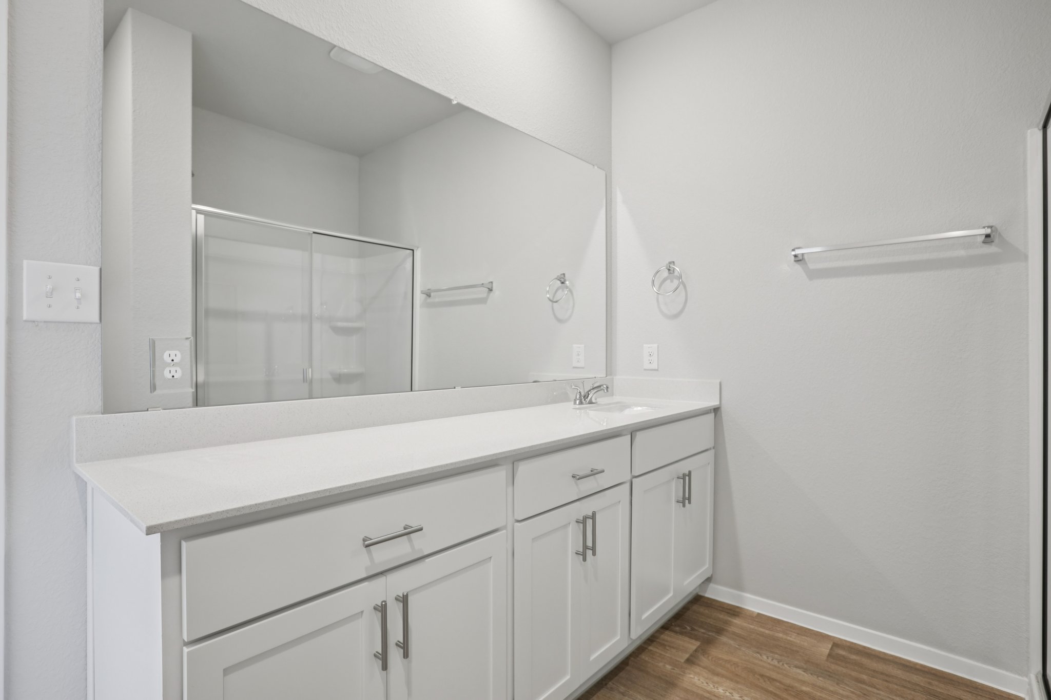 134 Summer Drive Elgin, TX 78621 - Photo 20 of 40 Primary Bath retreat & walk-in shower
