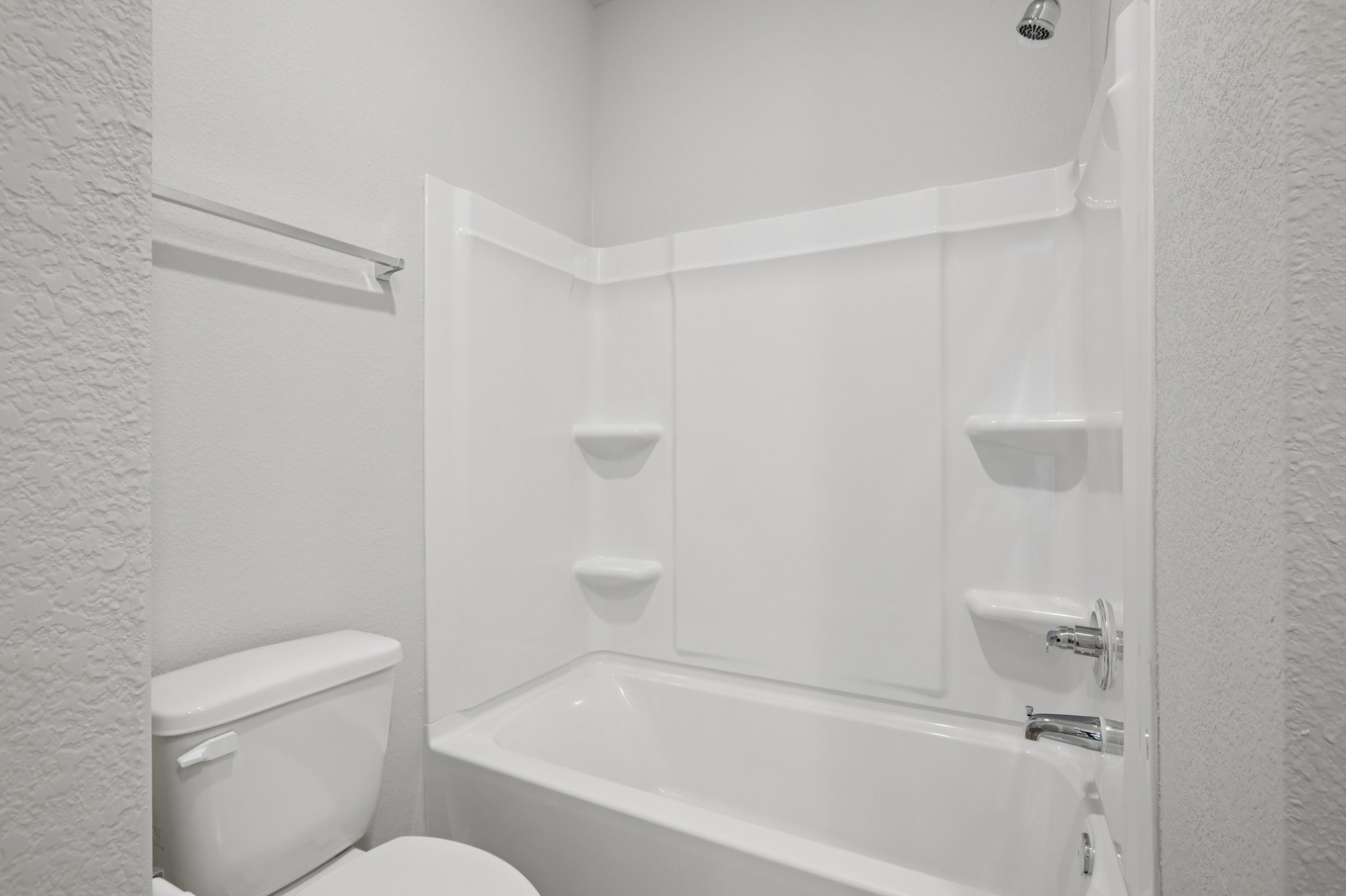 134 Summer Drive Elgin, TX 78621 - Photo 30 of 40 Secondary Bath