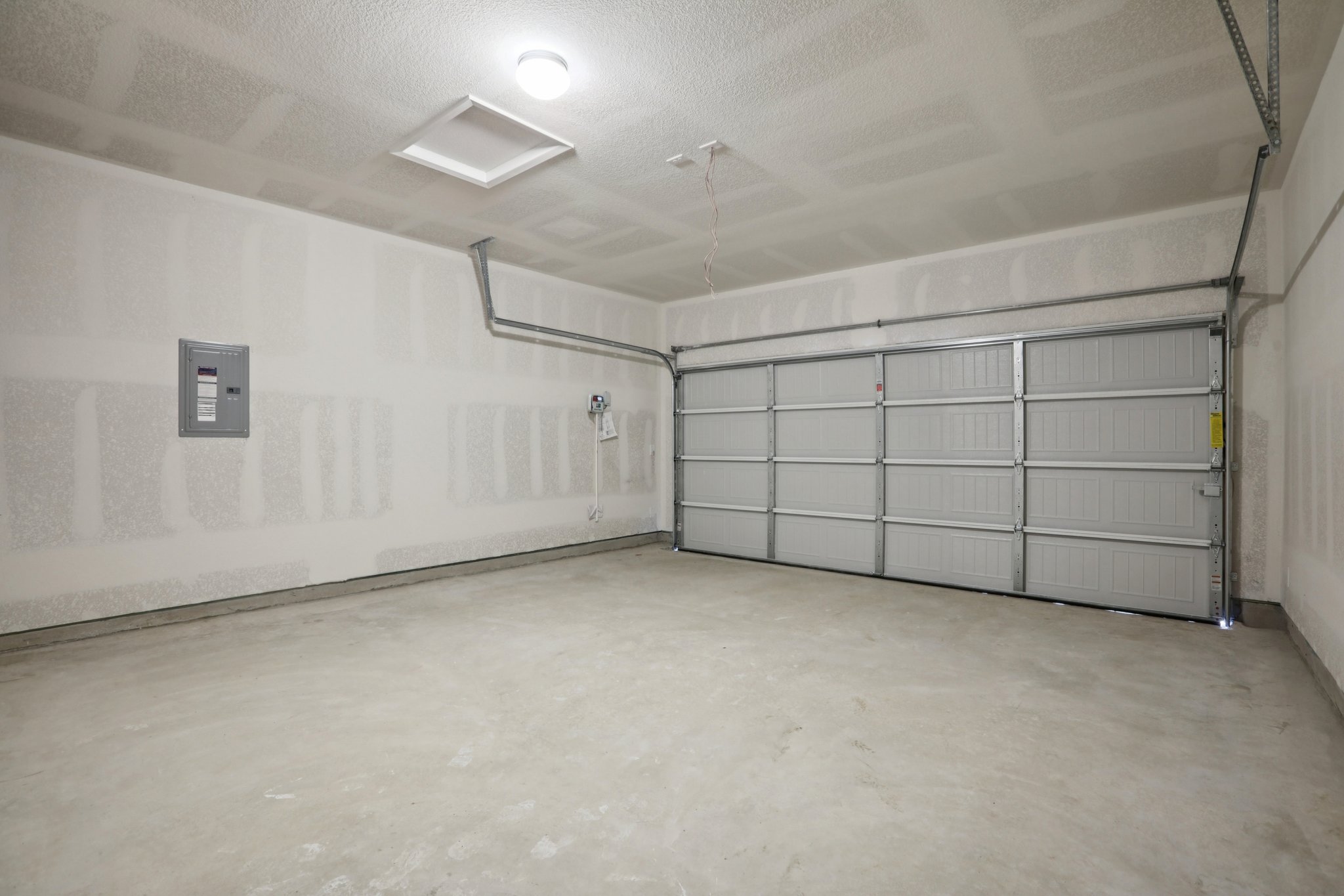 134 Summer Drive Elgin, TX 78621 - Photo 32 of 40 Interior of Garage