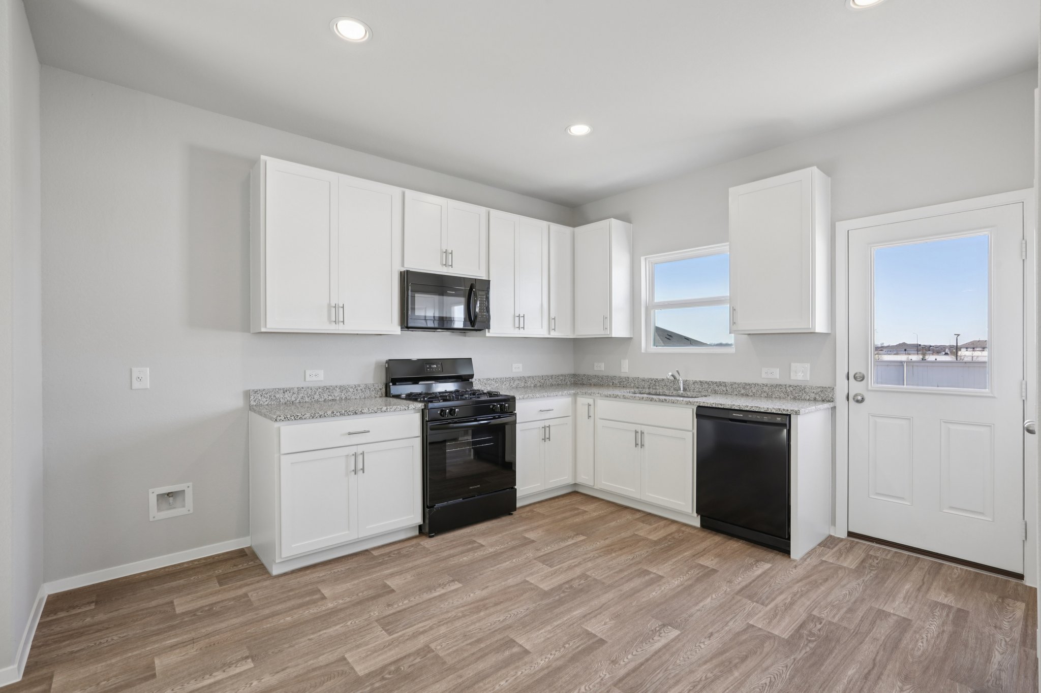 134 Summer Drive Elgin, TX 78621 - Photo 5 of 40 Light & Bright Open Concept Kitchen