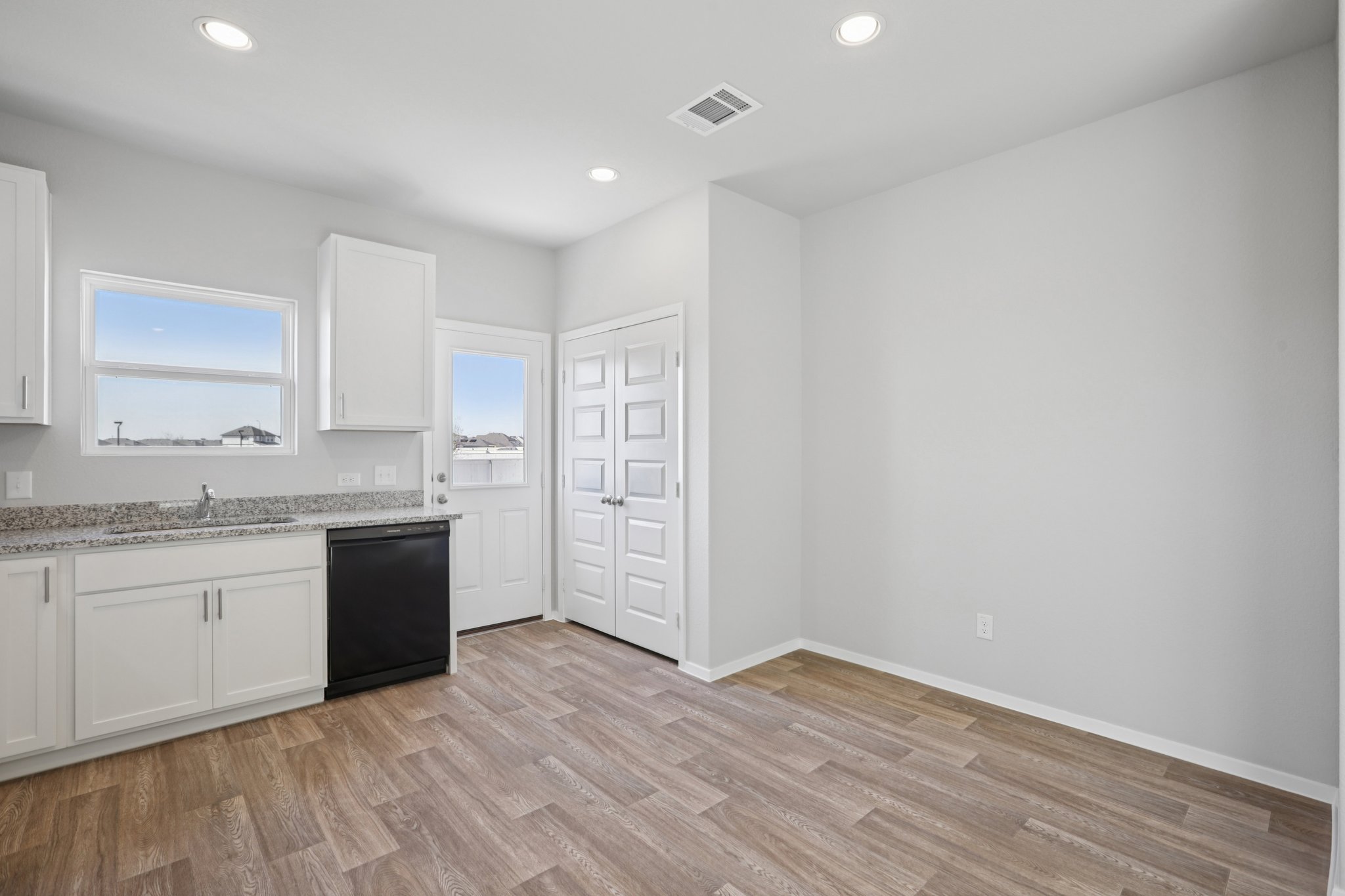 134 Summer Drive Elgin, TX 78621 - Photo 6 of 40 Beautiful details in Open Kitchen