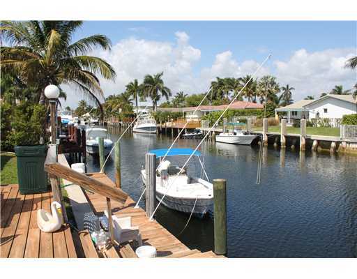 831 Coventry Street Boca Raton, FL 33487 - Photo 1 of 4 Primary Photo