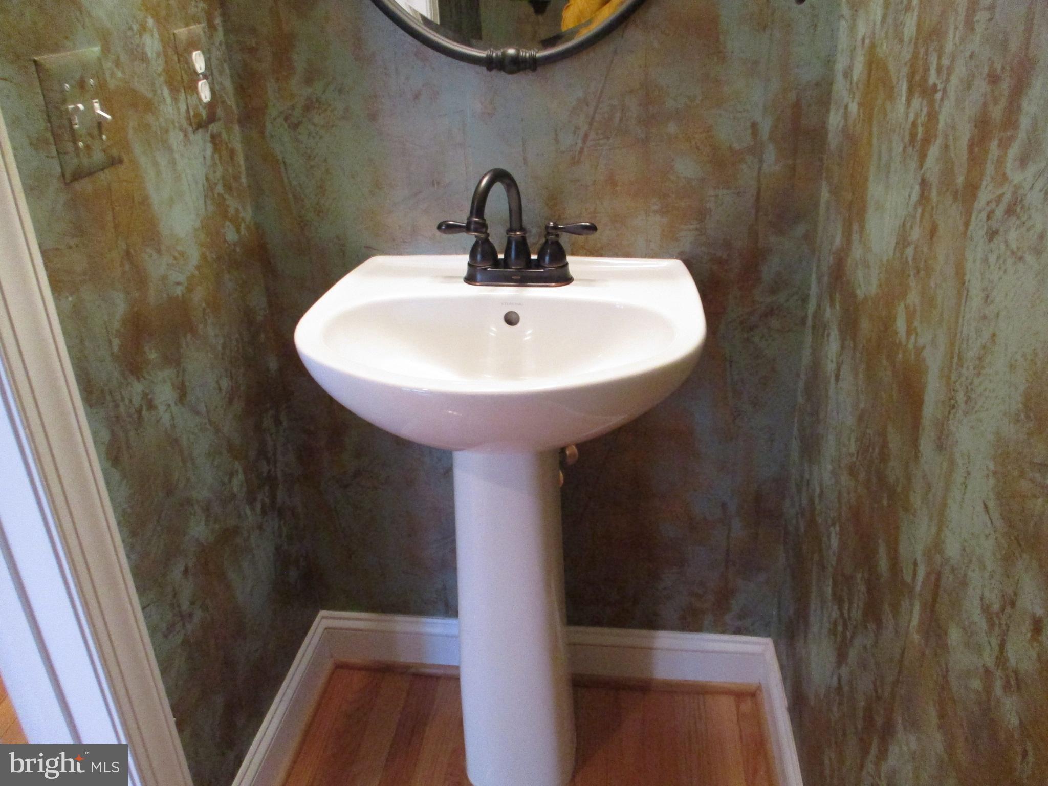 3547 Goddard Way Alexandria, VA 22304 - Photo 14 of 38 a bathroom with a sink and mirror