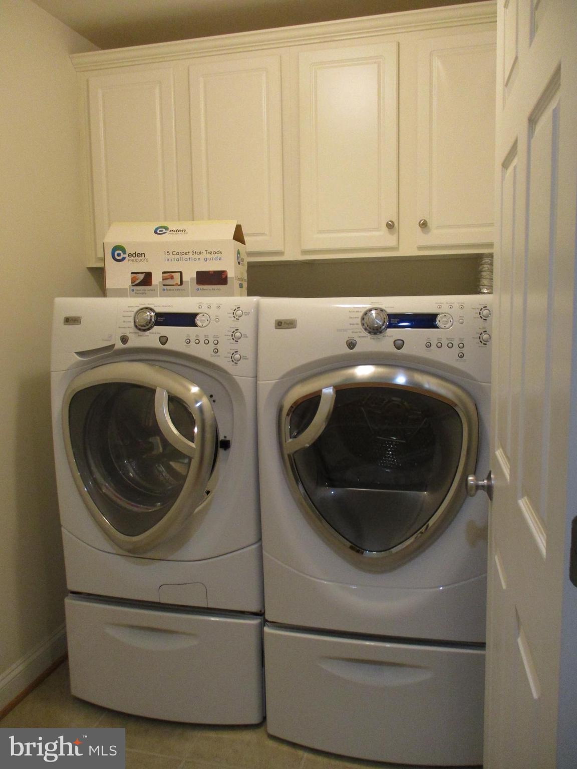 3547 Goddard Way Alexandria, VA 22304 - Photo 29 of 38 a utility room with dryer and washer