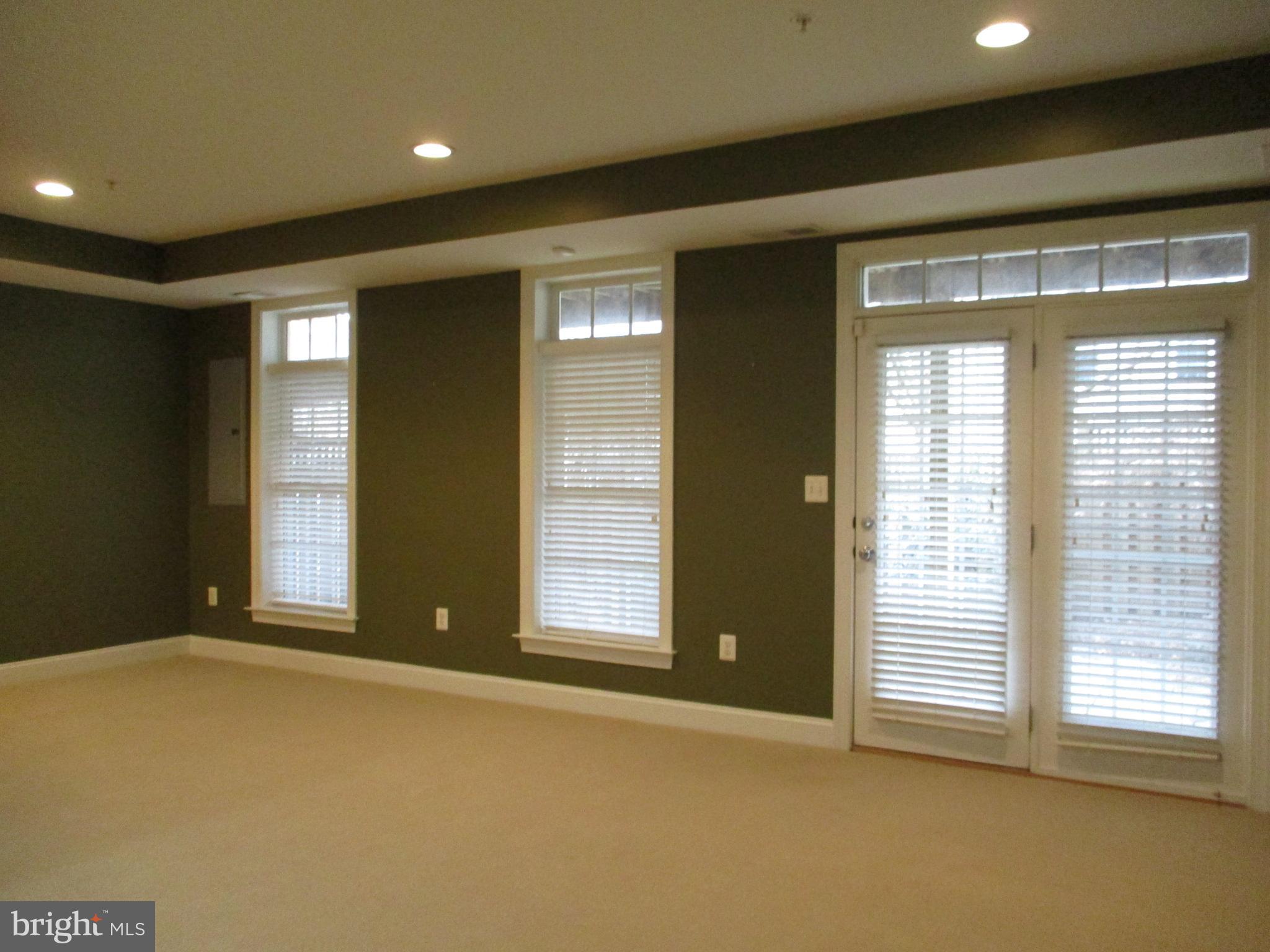 3547 Goddard Way Alexandria, VA 22304 - Photo 4 of 38 a view of an empty room with a window