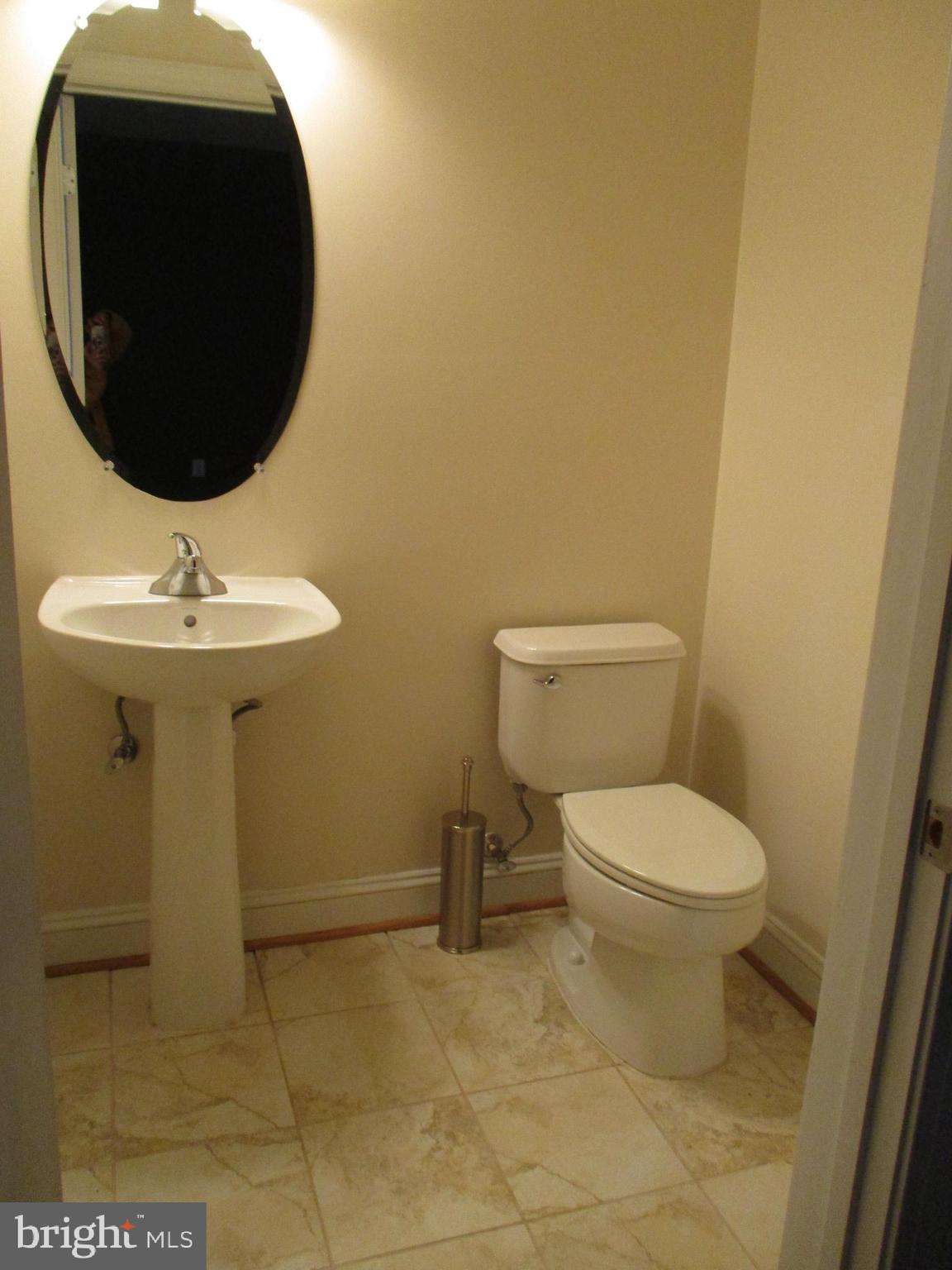 3547 Goddard Way Alexandria, VA 22304 - Photo 8 of 38 a bathroom with a toilet and a sink
