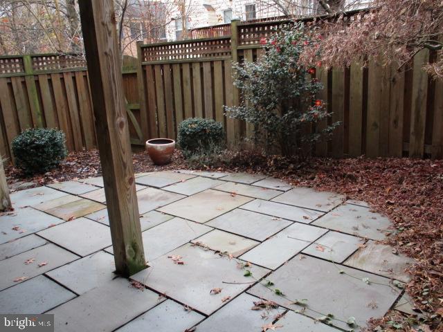 3547 Goddard Way Alexandria, VA 22304 - Photo 9 of 38 a view of a backyard with potted plants and wooden fence