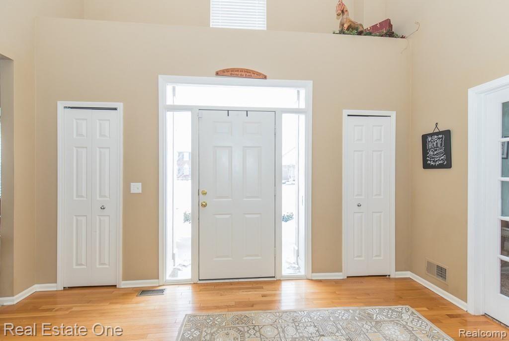 4122 Norwich Court Rochester, MI 48306 - Photo 2 of 53 4122 Norwich MLS-W010.jpg