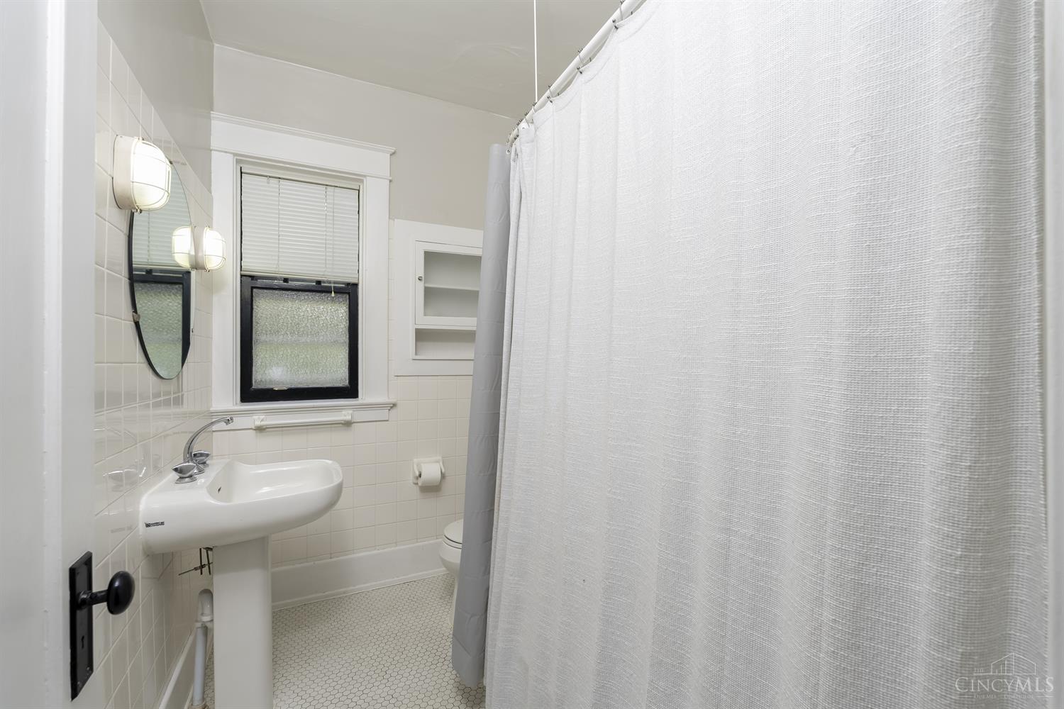 2832 Werk Road Cincinnati, OH 45211 - Photo 12 of 25 Gallery Image 12