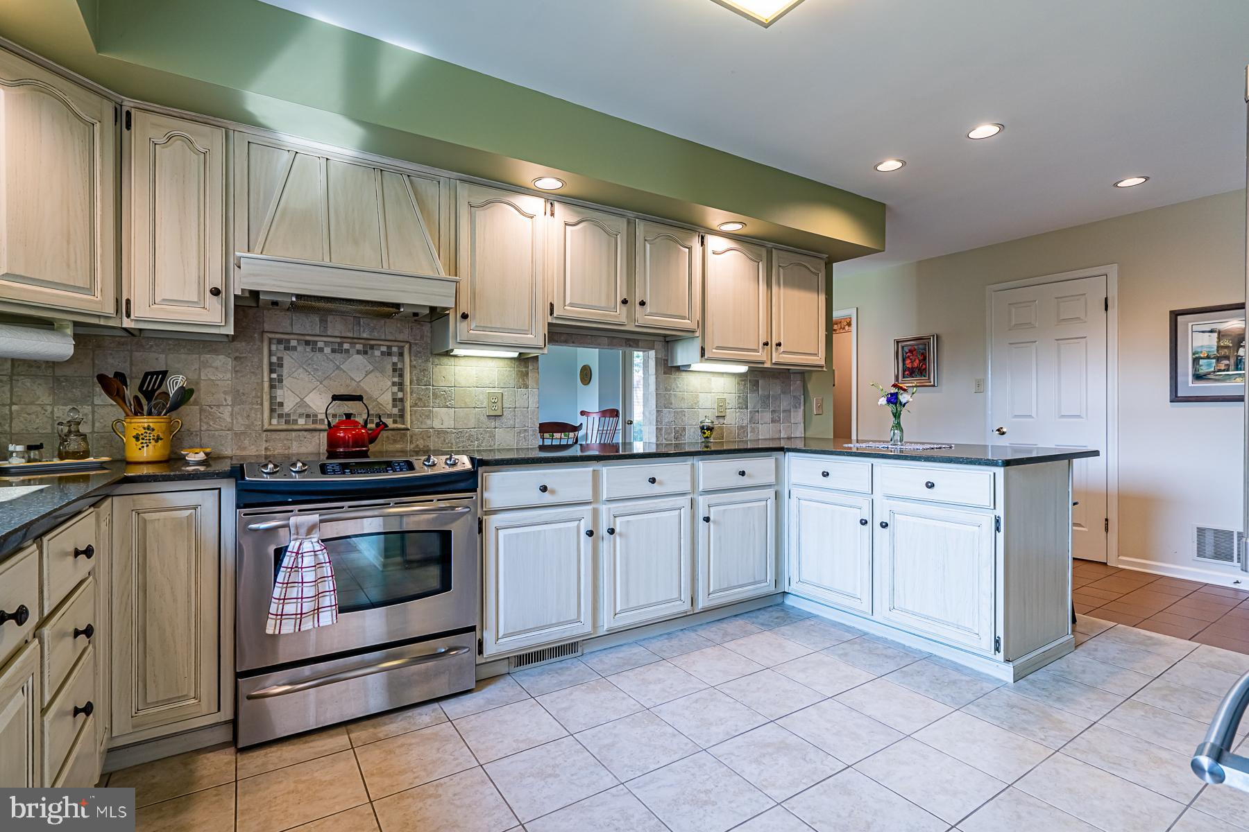 8 Hillendale Road Perkasie, PA 18944 - Photo 6 of 42 Gallery Image 6