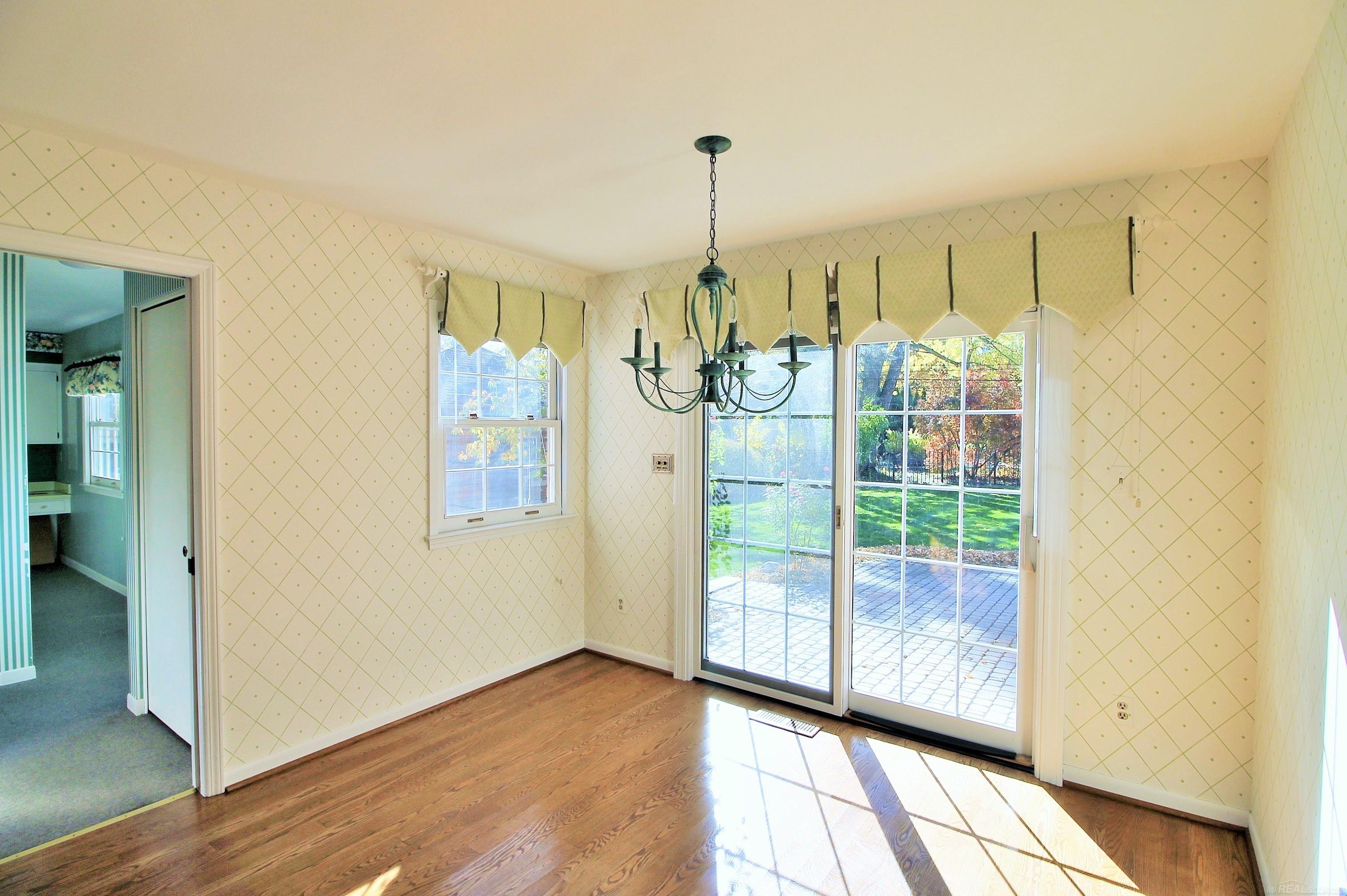1341 Devonshire Road Grosse Pointe, MI 48230 - Photo 12 of 68 50094711-11.JPG